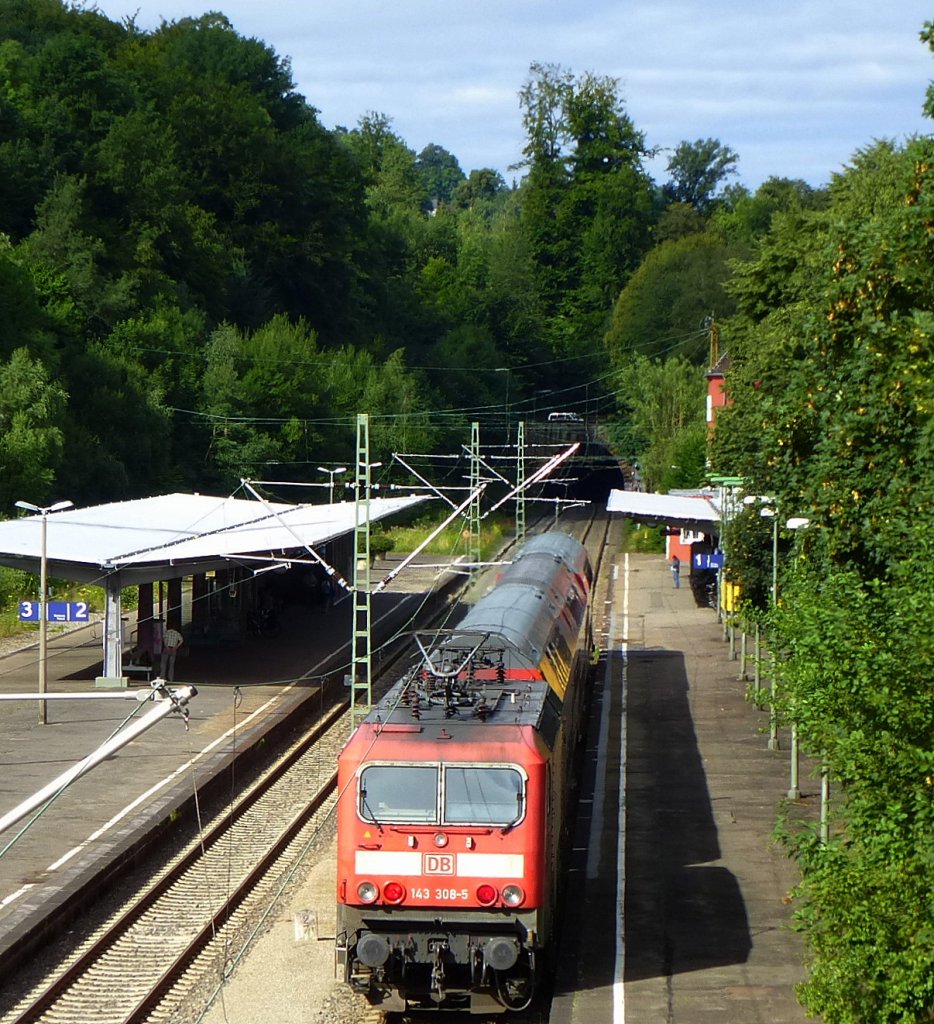 Wendezug im Bahnhof Freiburg-Wiehre an der Hllentalbahn, im Hintergrund der Lorettobergtunnel, Aug.2013