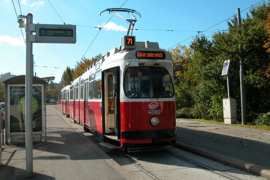 Wien Wiener Linien SL 71 (E2 4080 (SGP 1988)) XI, Simmering, Kaiserebersdorf, Etrichstraße / Kaiserebersdorfer Straße (Endstation) am 21. Oktober 2010.