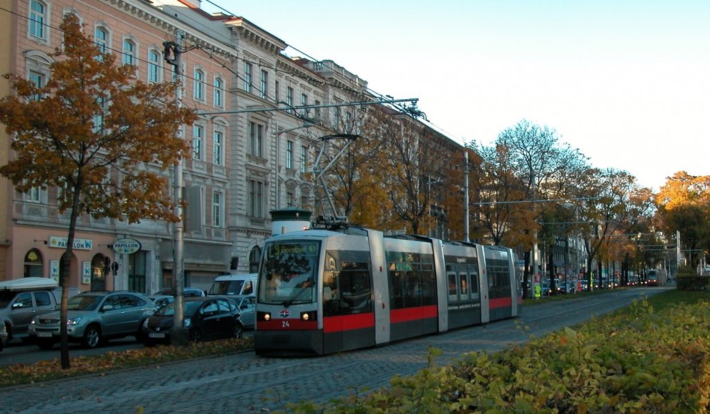Wien Wiener Linien SL 9 (A 24) XV, Rudolfsheim-Fünfhaus, Fünfhaus / VII, Neubau, Neubaugürtel am 21. Oktober 2010.