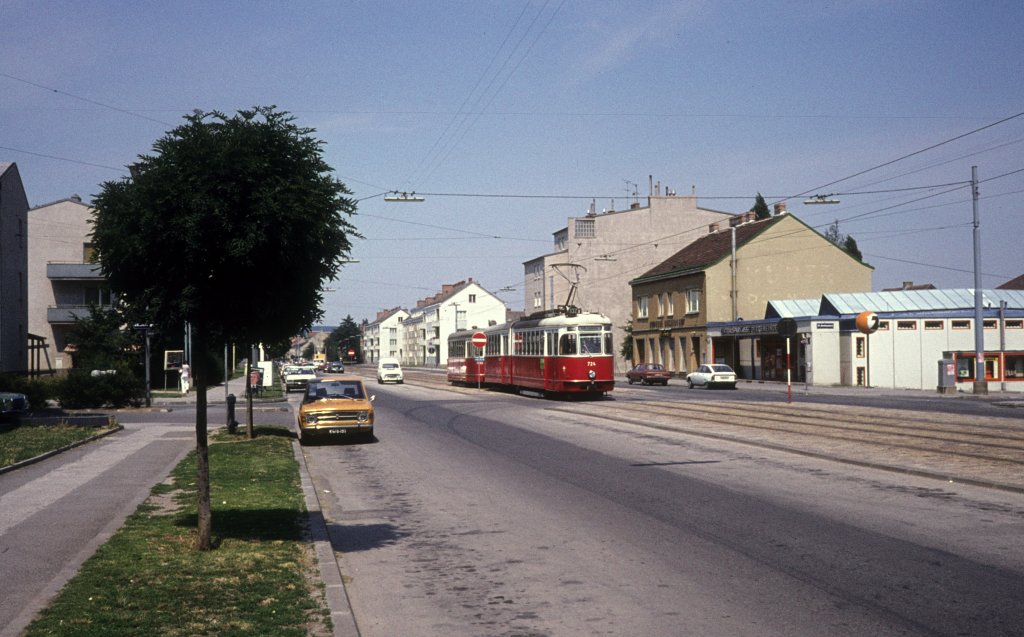 Wien WVB SL 132 (F 724) Russbergstrasse / Berlagasse im Juli 1977.