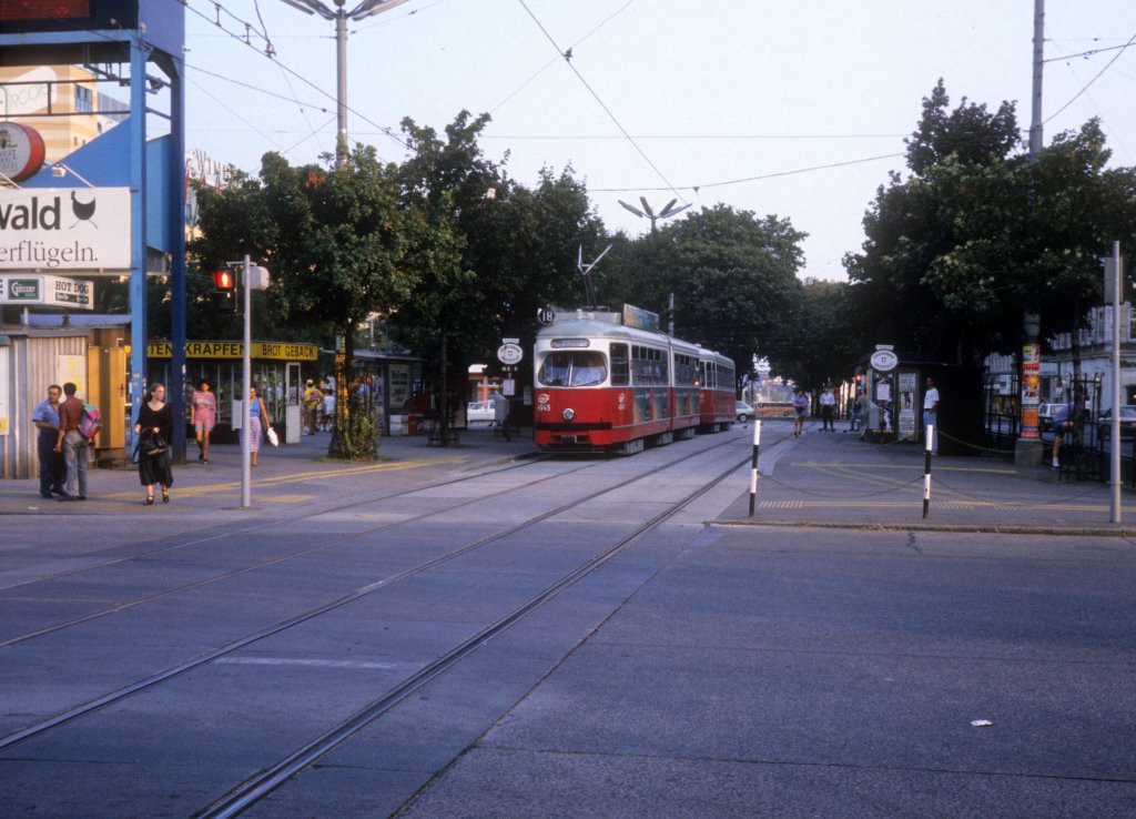 Wien WVB SL 18 (E1 4545) Neubaugrtel / Urban-Loritz-Platz im August 1994.