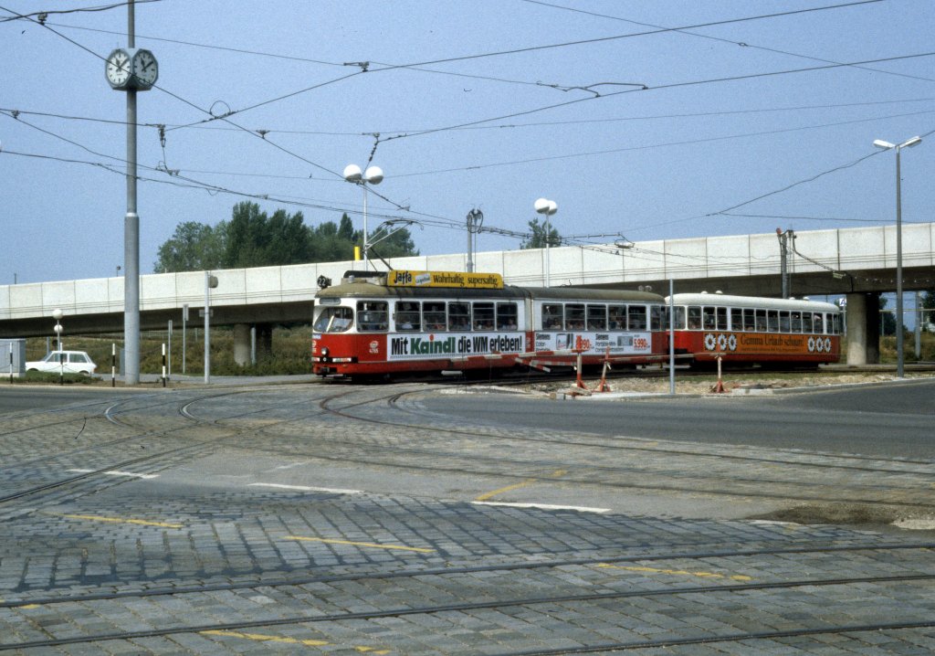 Wien WVB SL 22 (E1 4765) Wagramer Strasse / Schttaustrasse im Juli 1982.