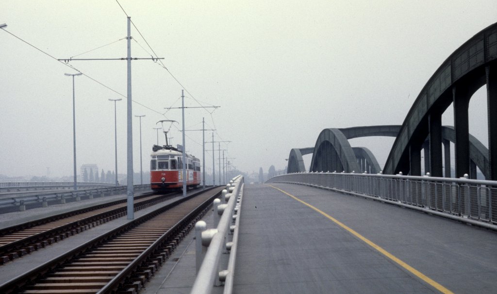 Wien WVB SL 331 (F 728) im Oktober 1978. - Der Zug fhrt ber die am 3. Oktober 1978 geffnete neue Floridsdorfer Brcke. 