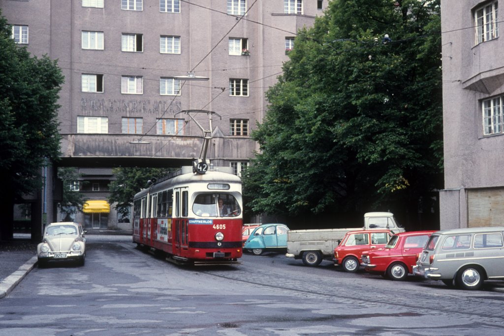 Wien WVB SL 42 (E 4605) Chamissogasse im Juli 1975.