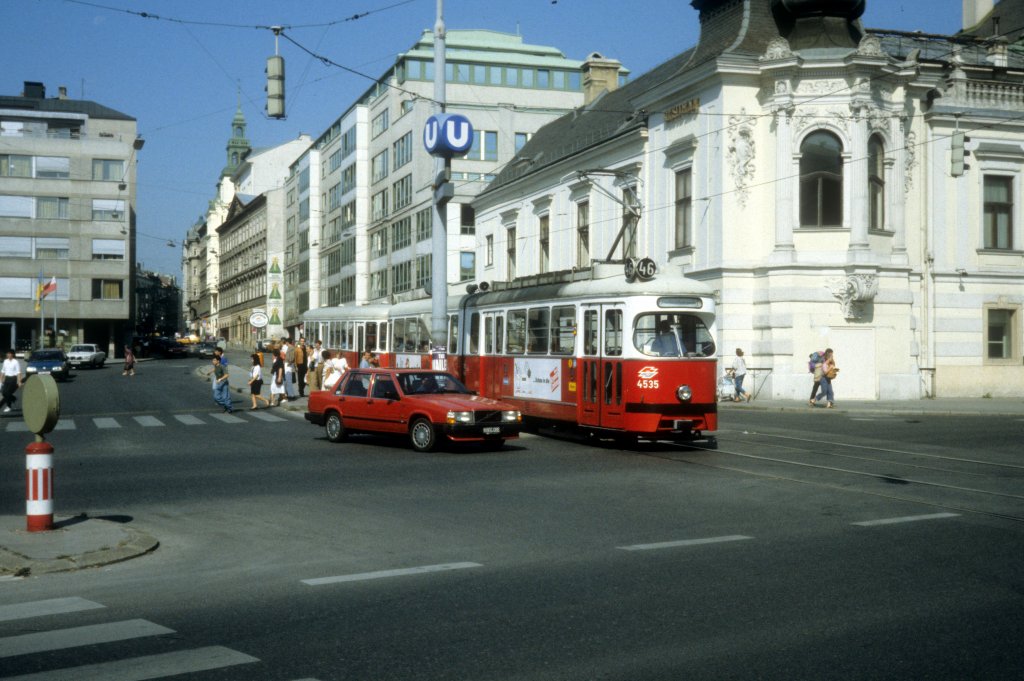 Wien WVB SL 46 (E1 4535) Lerchenfelder Strasse / Museumstrasse / Auerspergstrasse im Juli 1992.