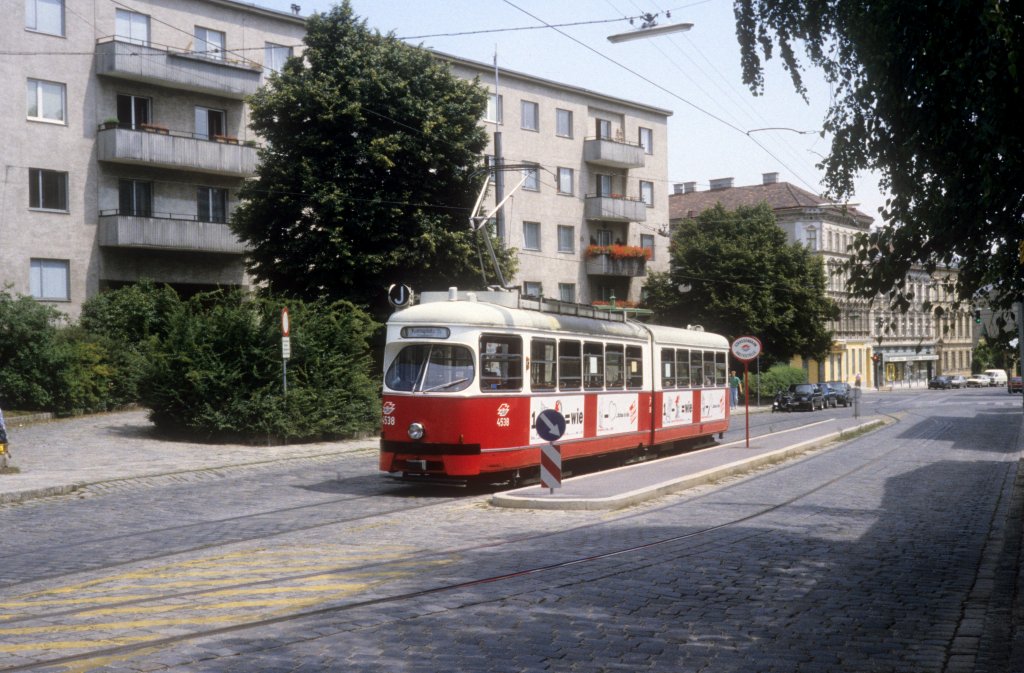 Wien WVB SL J (E1 4538) Ottakring, Ottakringer Strasse (Endstation) im Juli 1992.