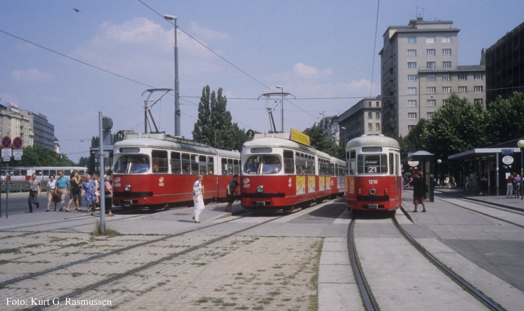 Wien WVB SL N (E1 4669) / SL 2 (E1 4857) / SL 21 (c3 1210) Schwedenplatz im Juli 1992.
