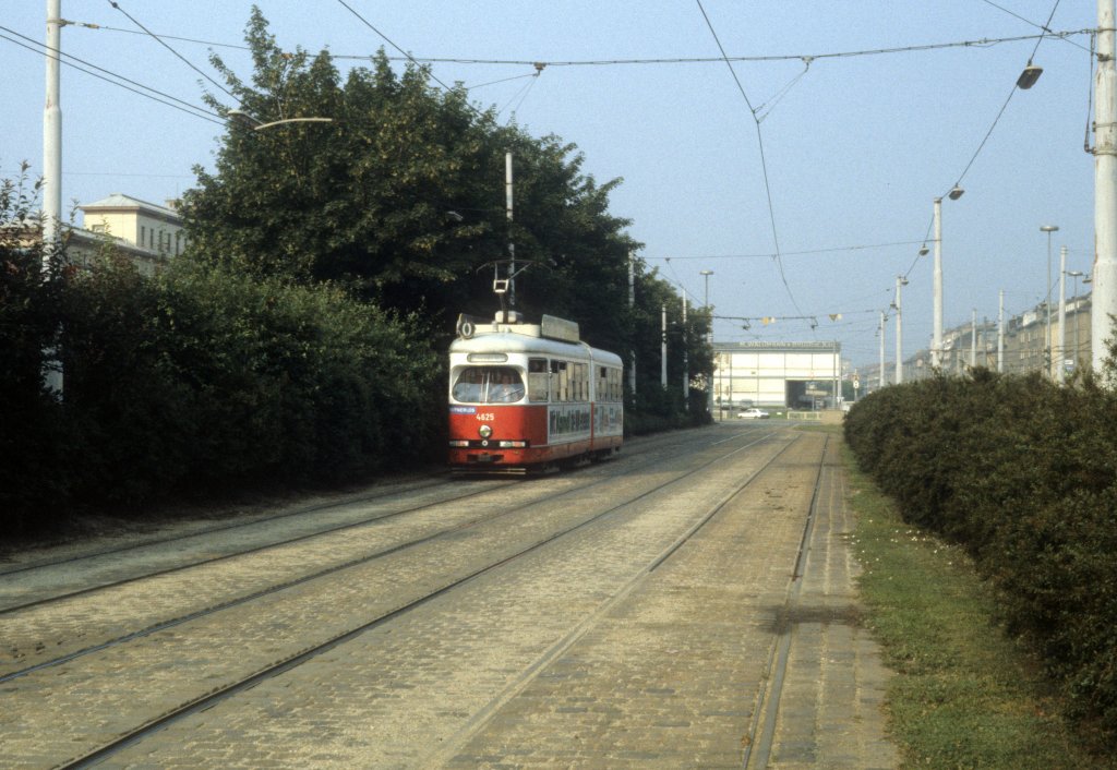 Wien WVB SL O (E 4625) Wiedner Grtel / Sdbahnhof im Juli 1982.
