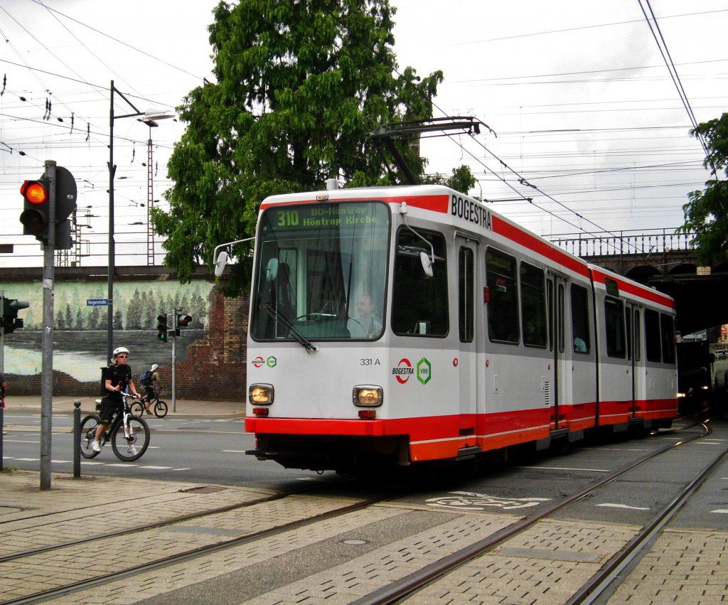 Witten: Straenbahnlinie 310 nach Bochum-Hntrop Kirche am Hauptbahnhof Witten.(10.8.2013)