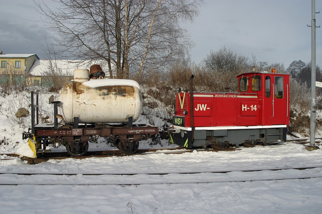 WSV-Diesellok 100.4 mit dem Schneepflug Nr.17 (ein WSV-Eigenbau auf Basis