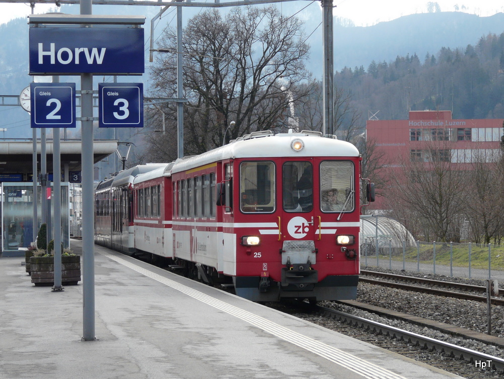 zb - Steuerwagen ABt 025-4 im Bahnhof Horw am 15.01.2011
