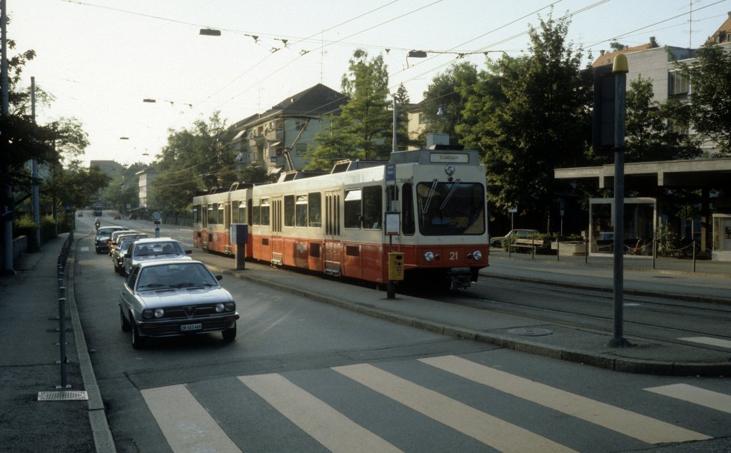 Zürich Forchbahn Tw 21 Forchstrasse / Burgwies im Juli 1983.