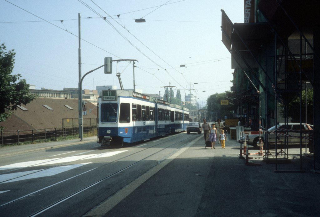 Zrich VBZ Tram 11 (Be 4/6 2041) Hofwiesenstrasse im Juli 1983.