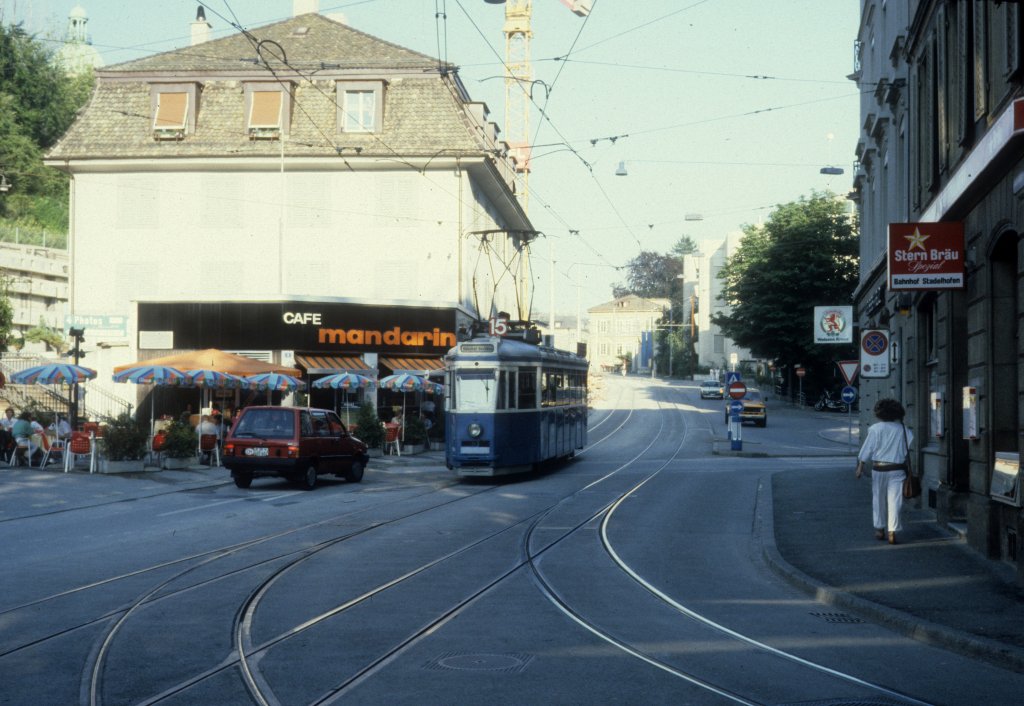 Zrich VBZ Tram 15 Kreuzbhlstrasse / Stadelhoferplatz im August 1986.