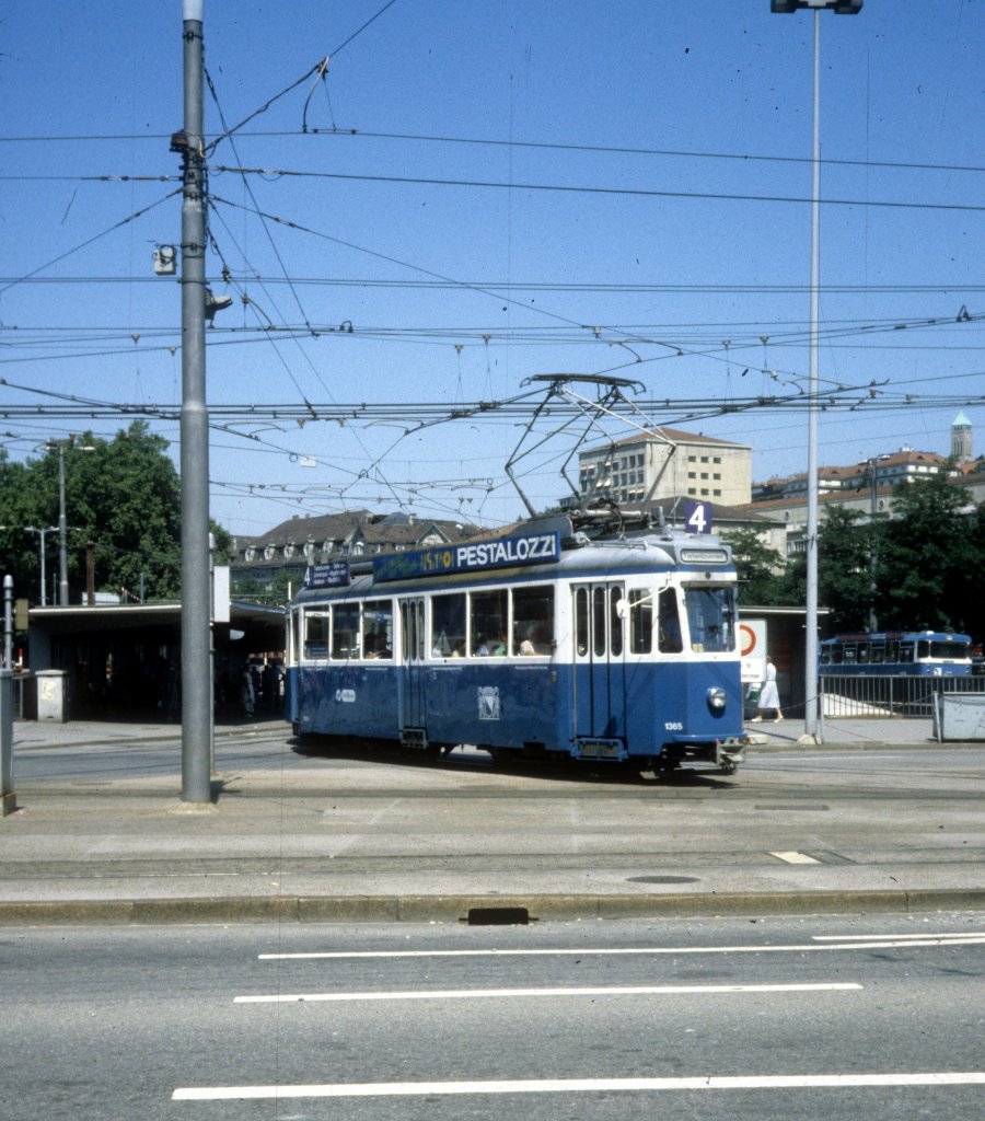 Zrich VBZ Tram 4 (Be 4/4 1365) Bahnhofquai / Bahhofbrcke im August 1986.