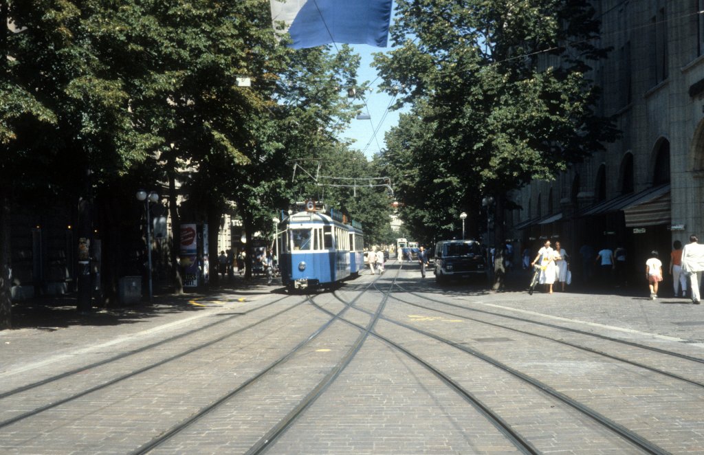 Zrich VBZ Tram 6 (Be 4/4 + B) Bahnhofstrasse / Paradeplatz im August 1986.