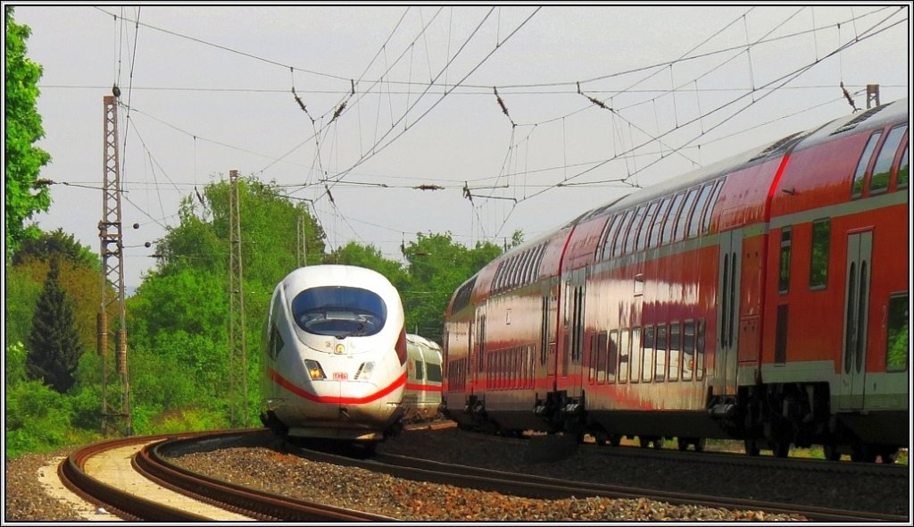 Zugbegegnungen Teil 1, der ICE 3 nach Brssel trifft am Bahnhof Eschweiler auf den Regional Express nach Paderborn. Bildlich festgehalten im Mai 2013.