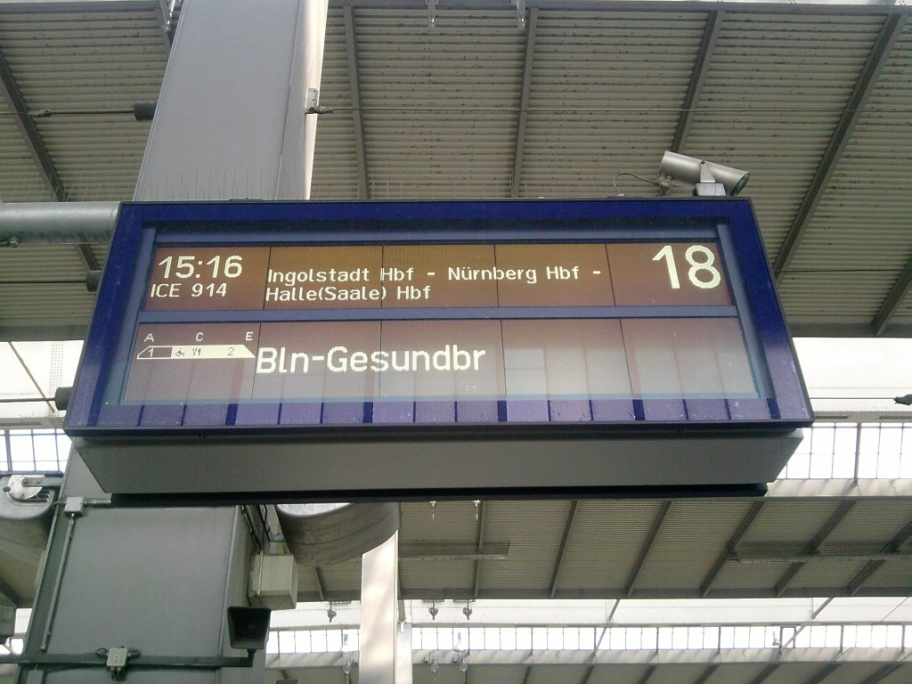 Zugzielanzeiger fr ICE 914 nach Berlin Gesundbrunnen.
Aufgenommen in Mnchen Hbf.
13.05.11