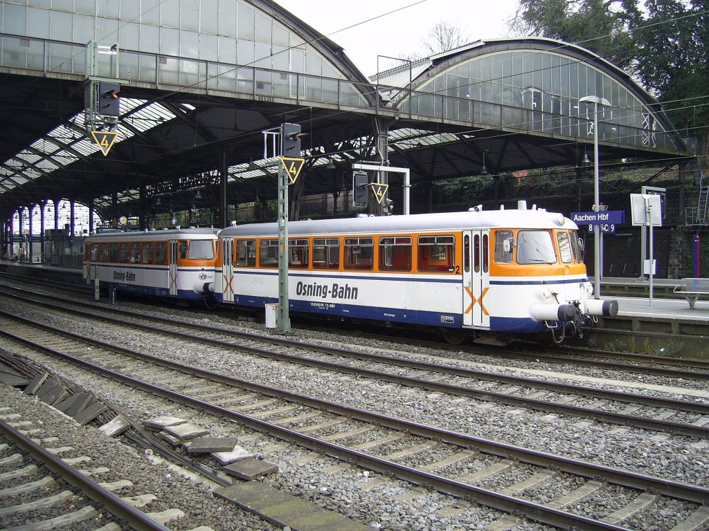 Zwei MAN-Schienenbusse von der Osnig-Bahn (302 027+051)kamen am 30.11.12 nach Aachen
