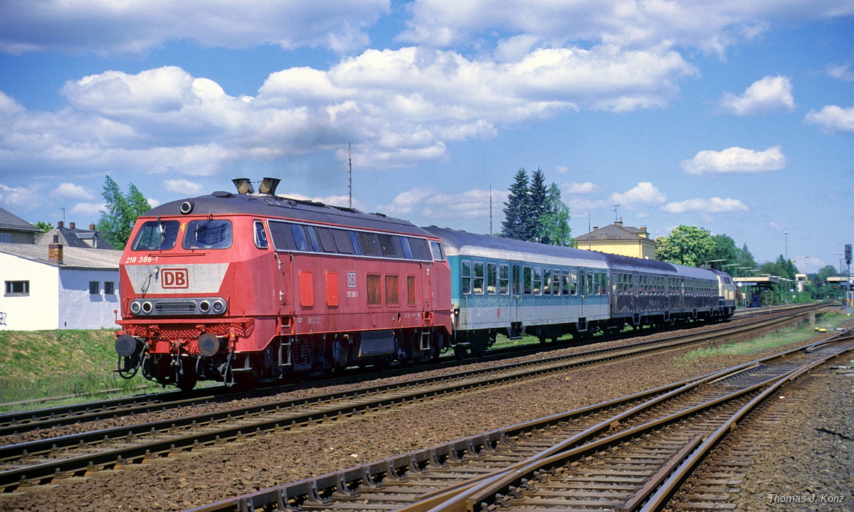  218 386-1 - Bf Wiesau - 15.05.1998 - RB 5921, Hof - Regensburg - 218 216-0 am Schluß ! 