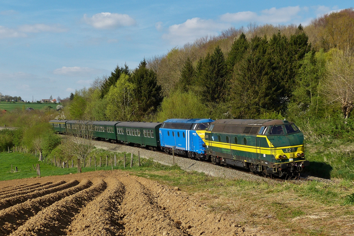 . Am 05.04.2014 fand eine vom belgischen Museumsverein PFT/TSP organisierte Sonderfahrt statt, als Huldigung an die Loks der Srie 62.

Bei schnstem Frhlingswetter wurde in der Nhe von Louise Marie eine Scheinanfahrt inszeniert und die Fotografen hielten die HLD 6219 in Doppeltraktion mit der HLD 6253 im Bild fest. (Hans)
