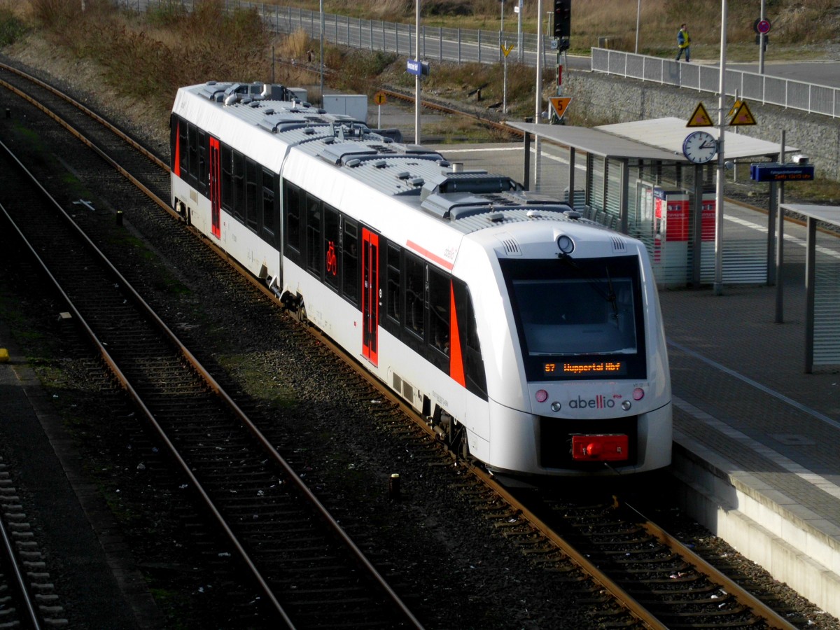  BR 622 LINT 54 als S7 nach Wuppertal Hauptbahnhof im Hauptbahnhof Remscheid.(19.1.2014) 