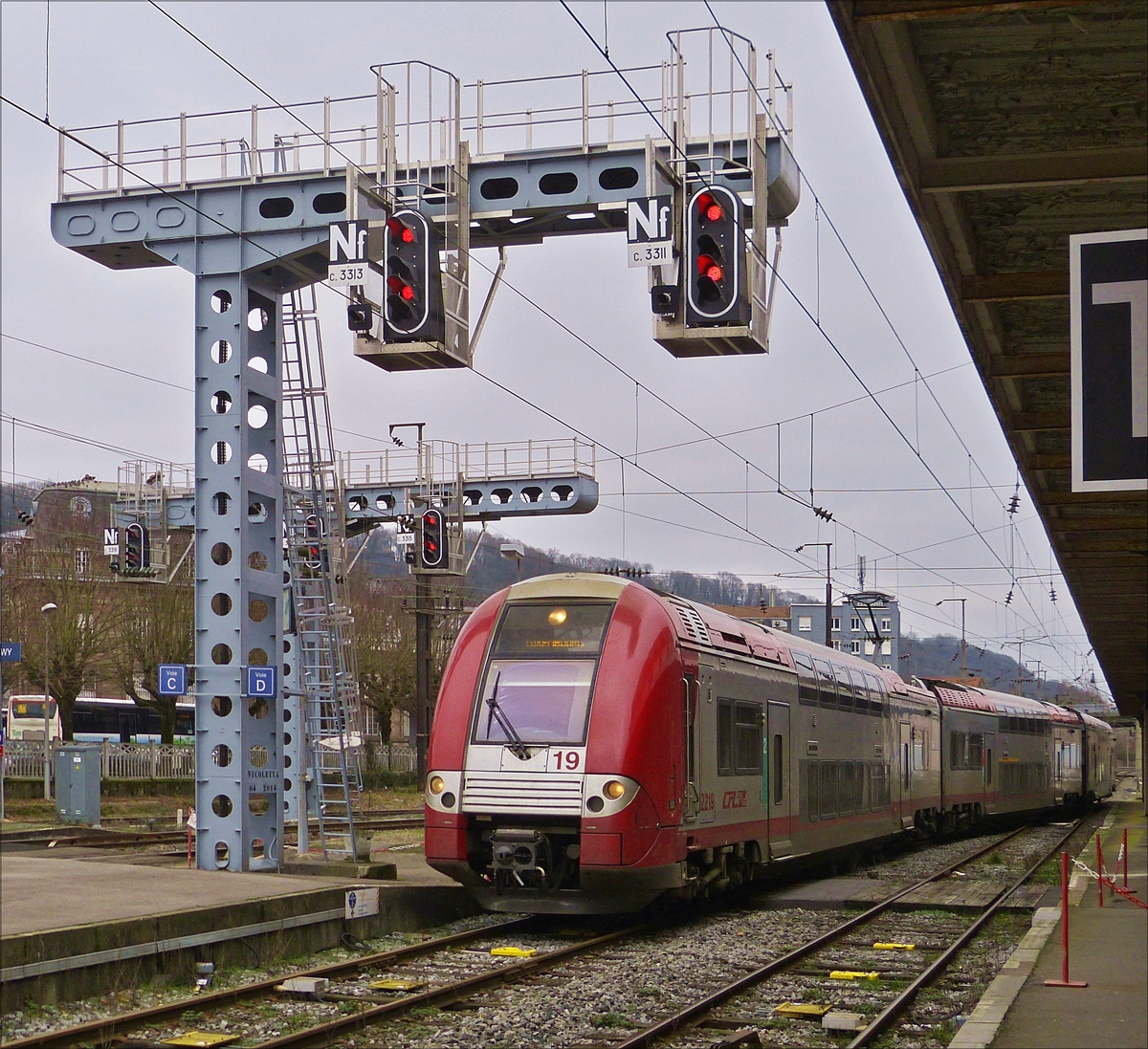 . CFL Z 2219 fhrt aus Richtung Rodange in den Endbahnhof Longwy (F) ein.   08.01.2018  (Hans)