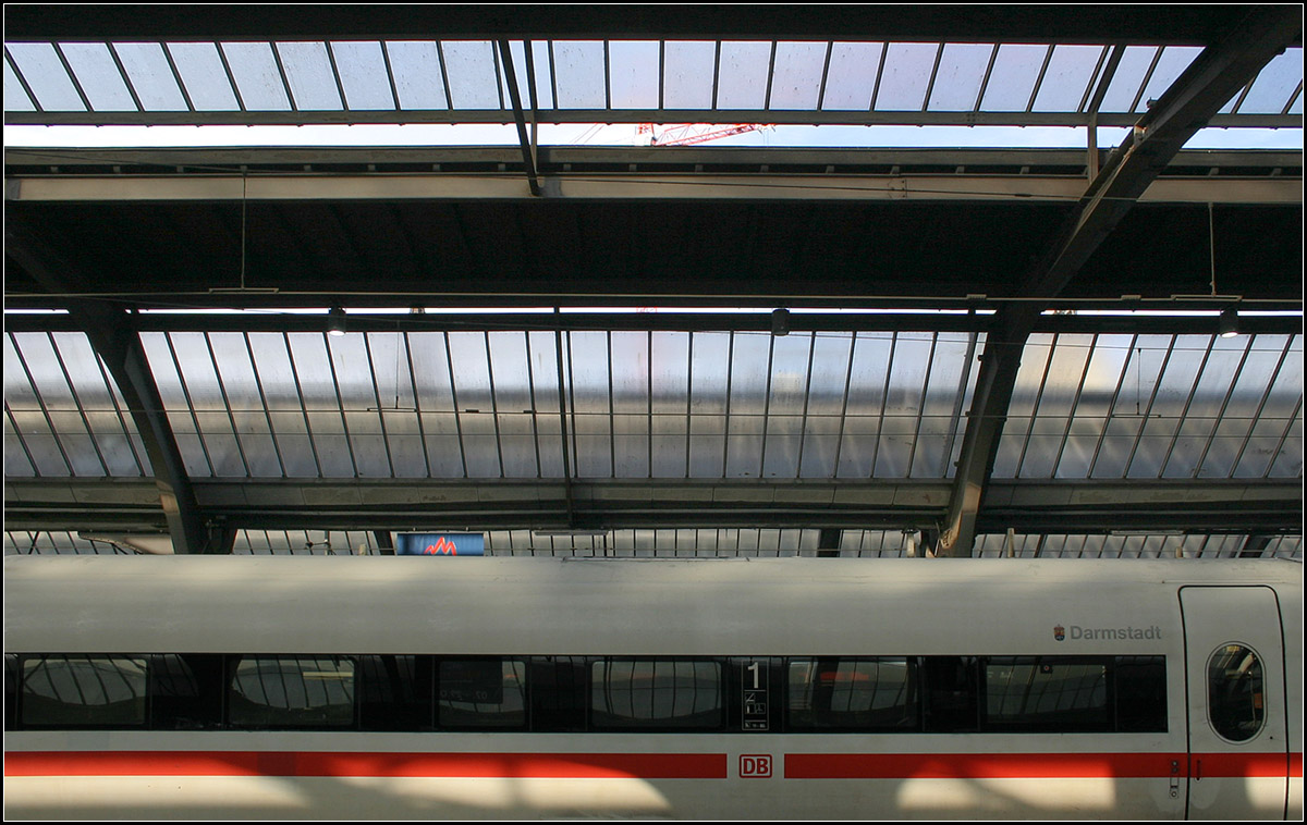 . Darmstadt in Zürich -

Ein ICE im Hauptbahnhof von Zürich.

09.03.2008 (M)
