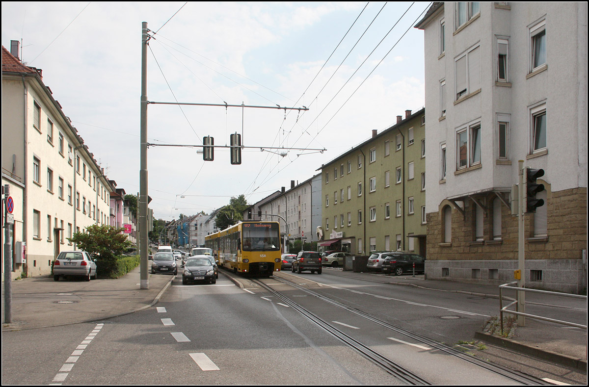 . Die Bebauung ist weitgehend geblieben -

Die Situation in der Schmidener Straße in Stuttgart-Bad Cannstatt an der Linie im Bild von Kurt des Jahres 1979:

http://www.bahnbilder.de/bild/deutschland~strassenbahn~stuttgart-keine-stadtbahn/609200/stuttgart-ssb-sl-2-dot4-915.html

Für die breitere Stadtbahn wurde, um nicht auf den Straßenfahrbahnen fahren zu müssen eine Gleisverschlingung gebaut, die im Rücken des Fotografen in die Seitenlage wechselt:

http://www.bahnbilder.de/bild/deutschland~stadtbahnen-und-u-bahnen~stadtbahn-stuttgart-haltestellen-und-strecken/40417/-eine-der-beiden-engstellen-des.html

27.07.2016 (m)