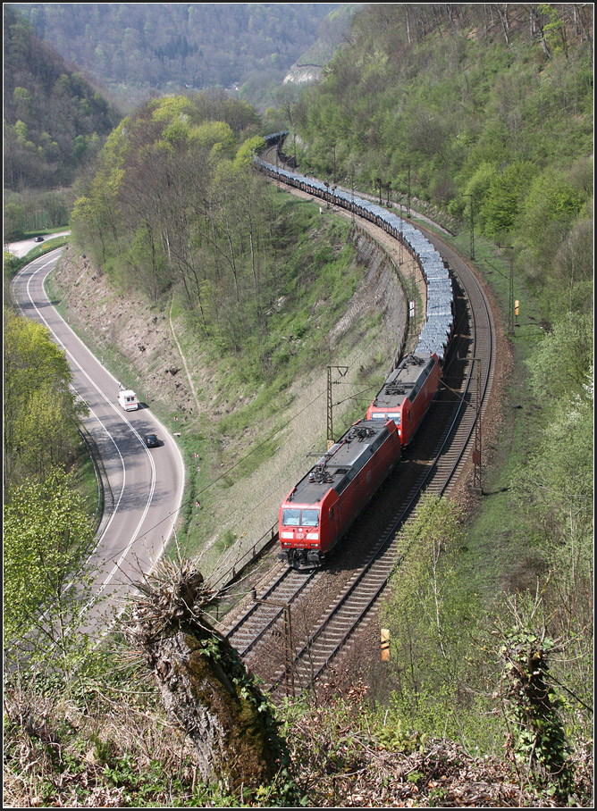 . Die Steige hinauf -

Ein Güterzug bewältigt die Geislinger Steige.

13.04.2014 (M)
