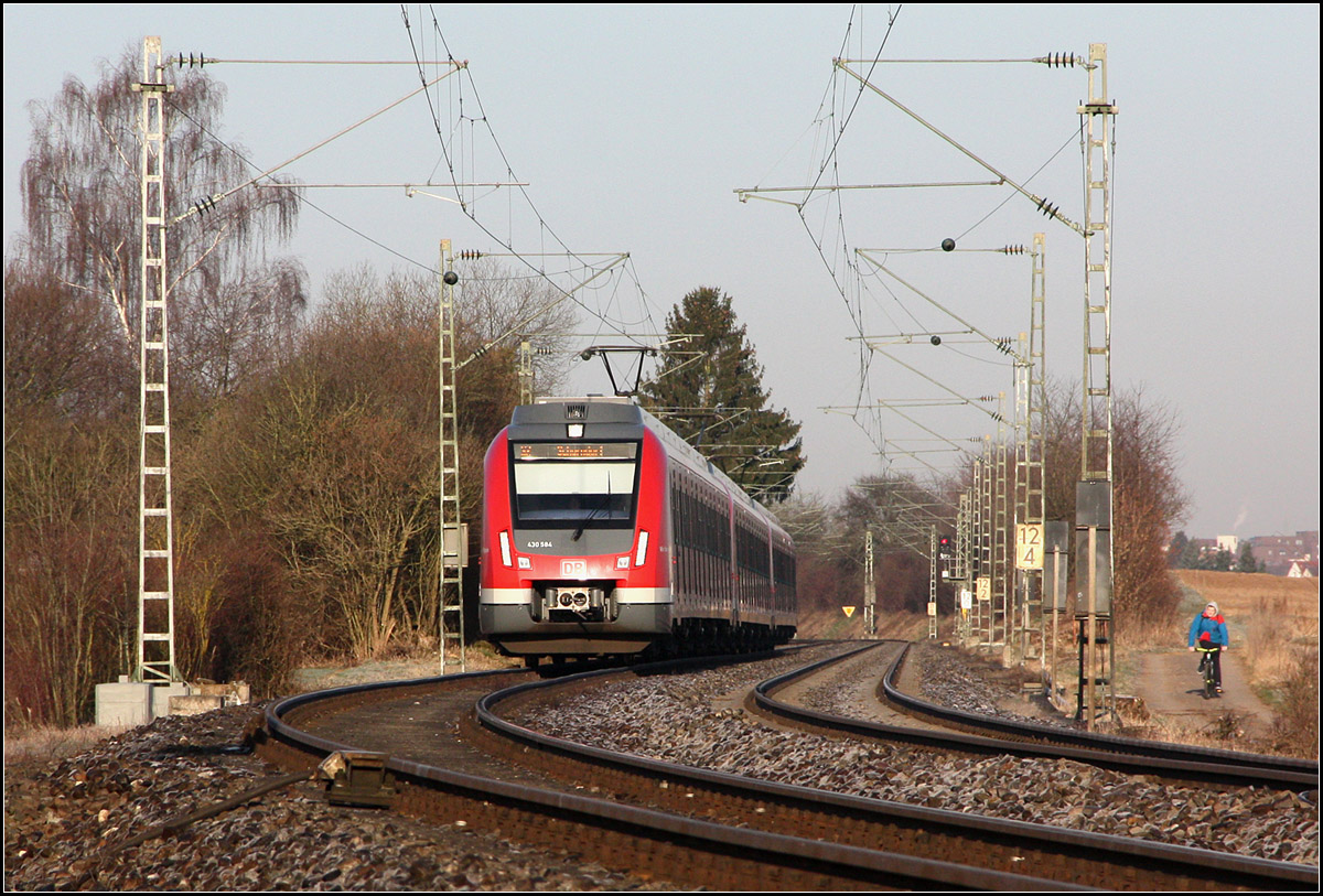 . Inzwischen schon Alltag in und um Stuttgart -

Die Baureihe 430 der Stuttgarter S-Bahn. Hier bei Weinstadt-Endersbach. 

12.03.2015 (Matthias)