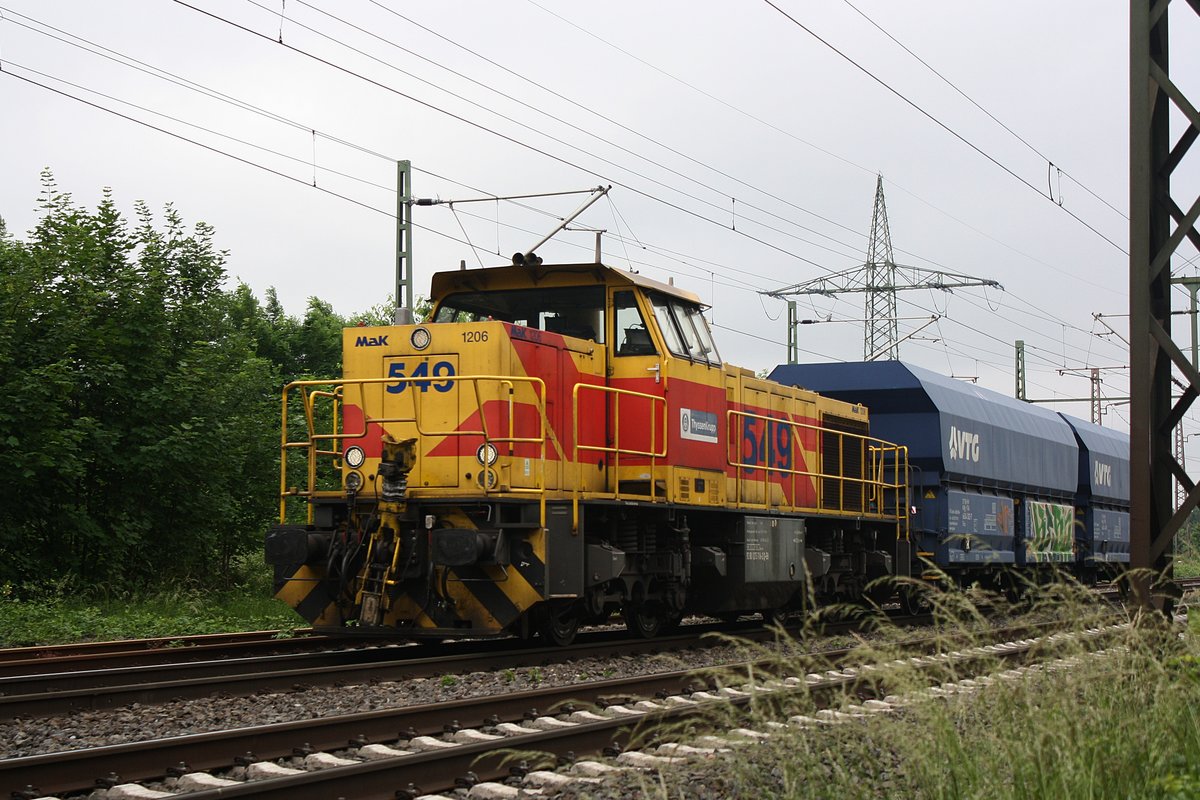 # Ratingen-Lintorf 1
Die MAK 1206 (549) von Thyssen Krupp mit einem Kalkzug aus Süden kommend durch Ratingen -Lintorf in Richtung Duisburg.

Ratingen-Lintorf
02.06.2018