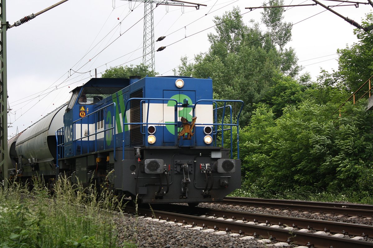 # Ratingen-Lintorf 3
Die Lok 3 der Niag mit einem Güterzug aus Duisburg kommend durch Ratingen-Lintorf in Richtung Süden.

Ratingen-Lintorf
02.06.2018