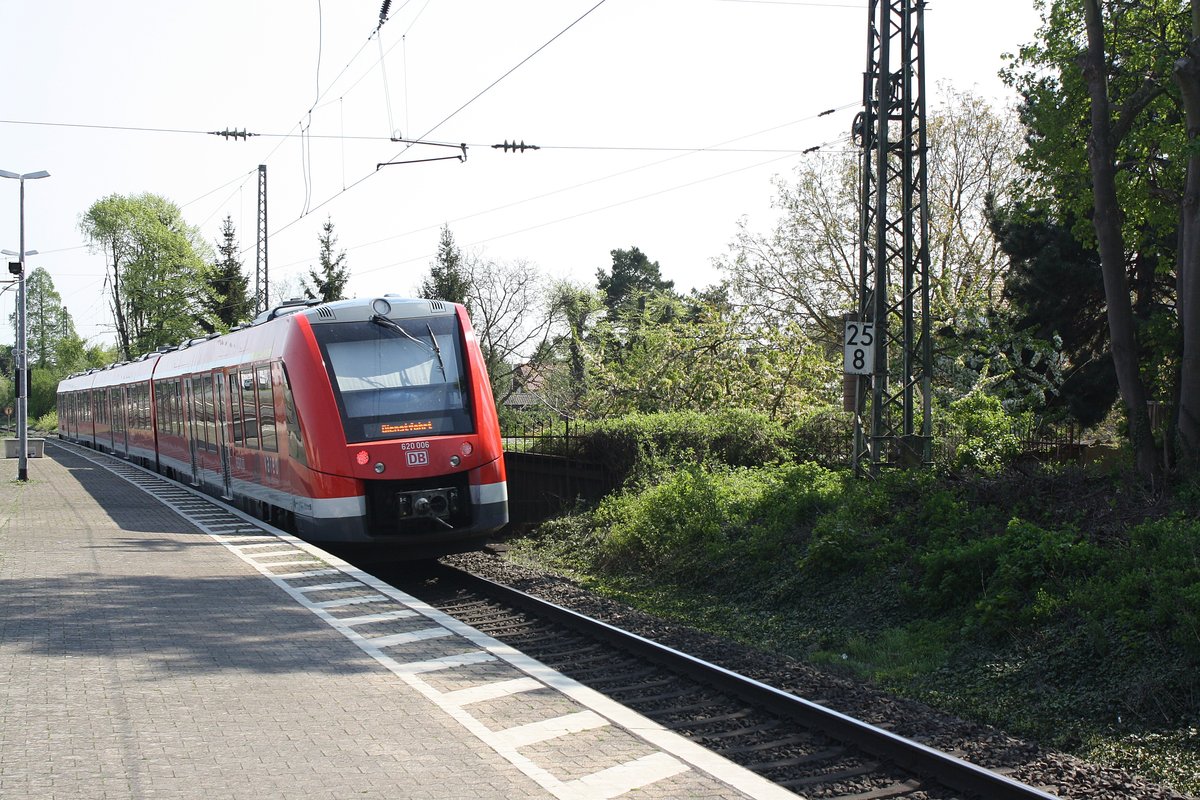 # Roisdorf 2
Auf Dienstfahrt war der Vareo Lint 620 006 der DB REGIO NRW als er unerwartet durch Roisdor bei Bornheim in Richtung Bonn schlich.

Roisdorf
20.04.2018