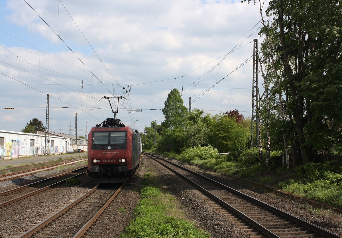 # Roisdorf 45
Die 482 008-0 der SBB Cargo mit einem Güterzug aus Koblenz/Bonn kommend durch Roisdorf bei Bornheim in Richtung Köln.

Roisdorf
01.05.2018