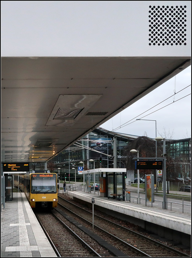 . Standardhaltestelle -

Seit Beginn des Stadtbahnzeitalters in den 1980iger Jahren wurde viele oberirdische Stationen in diesem Design gestaltet. Haltestelle Borsigstraße in Stuttgart-Feuerbach.

32.01.2018 (M)