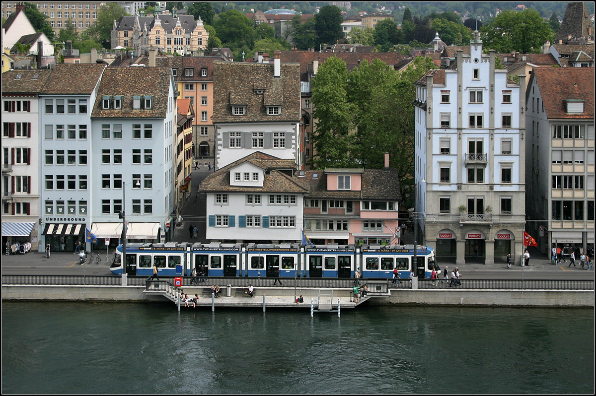. Zürich-Tram-Limmat -

Ein Cobra-Tram am Limmat-Ufer.

24.05.2008 (M)