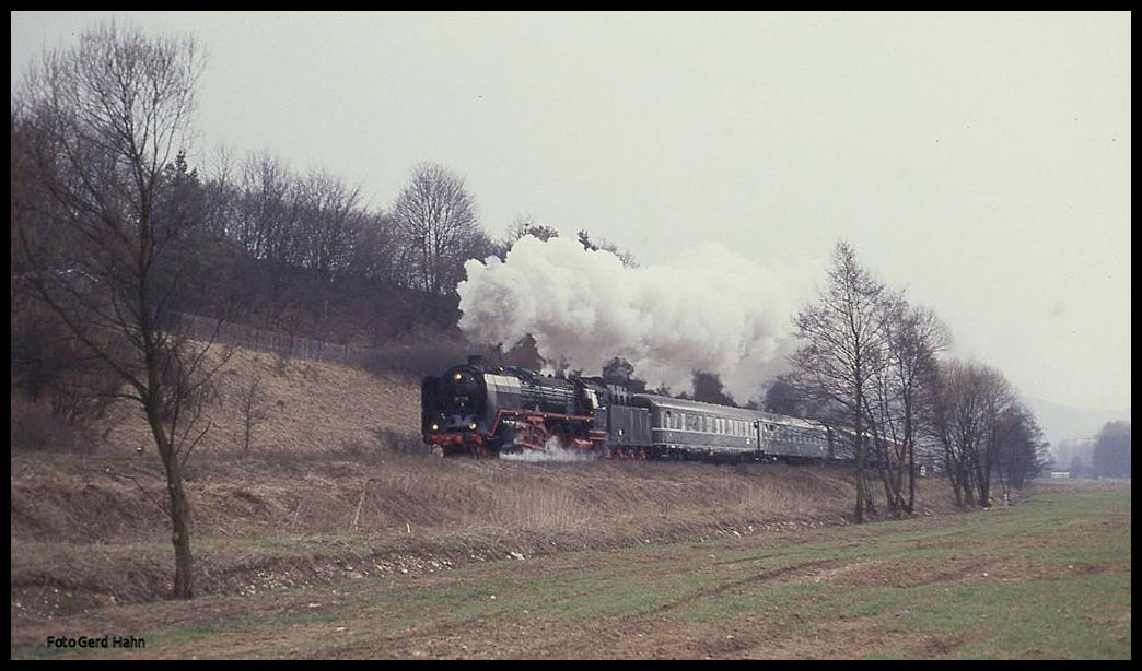 01118 am 29.3.1991 mit Sonderzug von Meinigen Richtung Suhl bei Rohr.