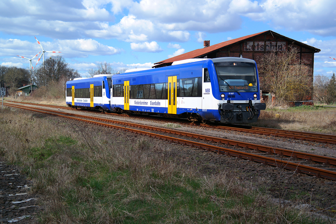 05.04.2015 - RB 79833 Verlässt als RB60 nach Frankfurt (O.) den Bhf Letschin.