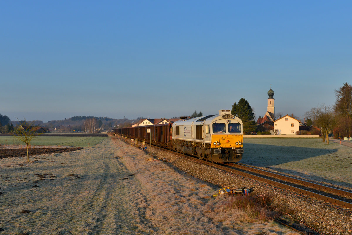 077 027 mit einem Güterzug am 17.03.2017 bei Heiligenstatt. 