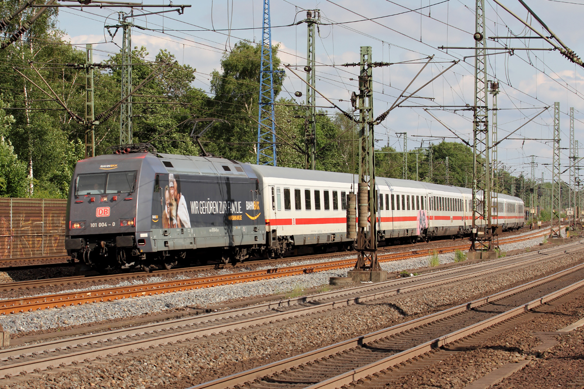 101 004-0 mit einem IC bei der Einfahrt in Hamburg-Harburg 14.6.2017