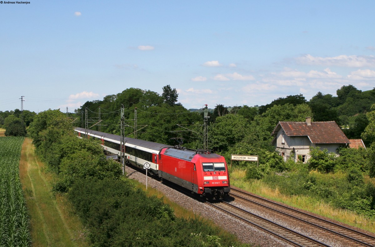 101 010-7 mit dem EC 9 (Hamburg Altona-Zürich HB) bei Müllheim 24.6.15
