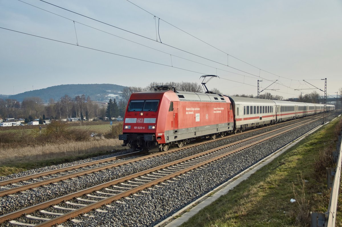 101 020-6 ist mit einen IC am 07.02.2018 in Richtung Würzburg unterwegs,gesehen bei Würzburg/Süd.