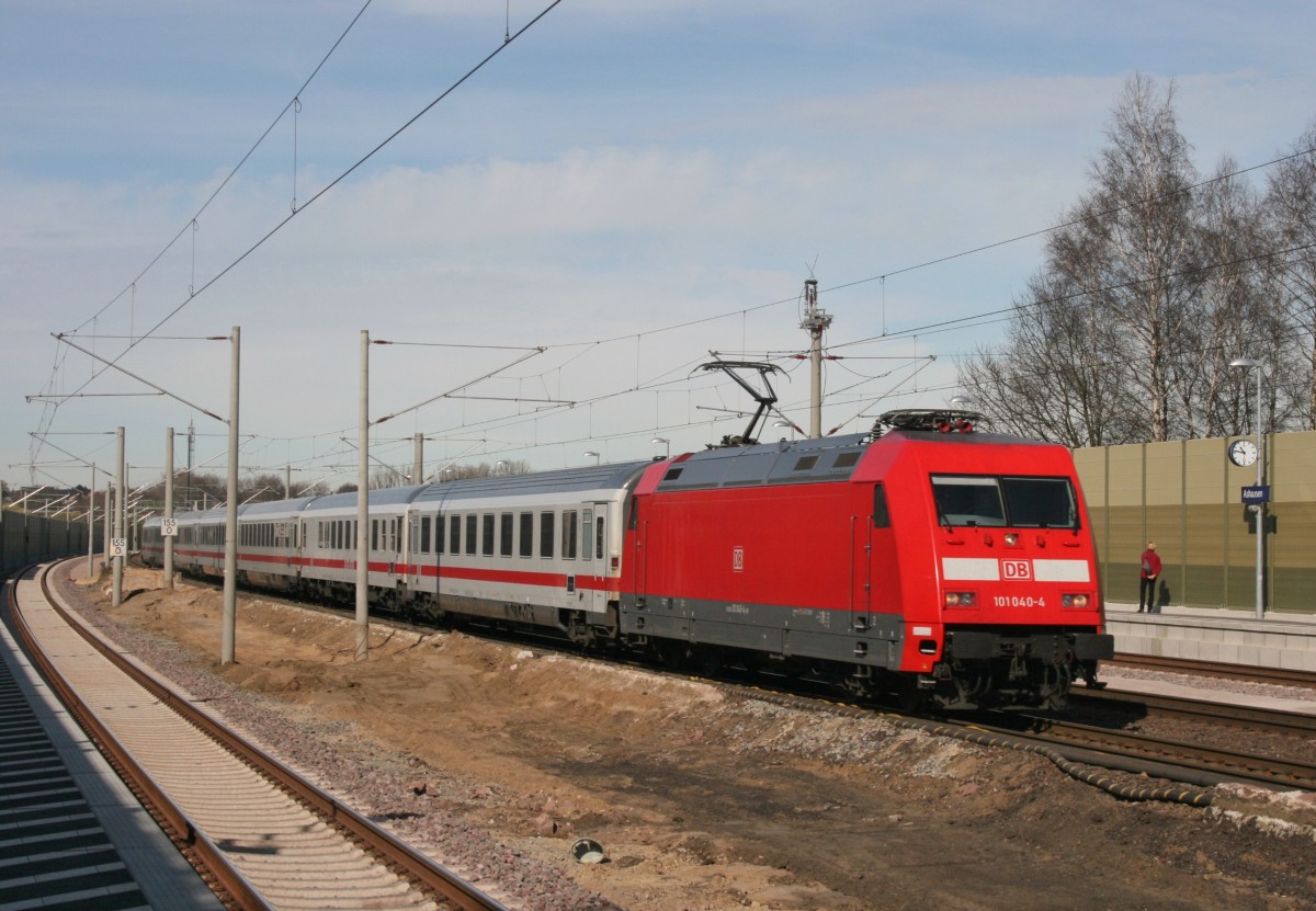 101 040 mit IC 2371 (Hamburg-Altona–Karlsruhe Hbf) am 24.03.2012 in Ashausen