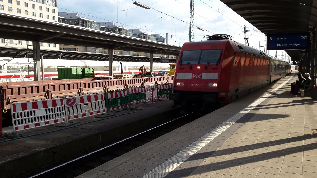101 055-2 IC Einfahrt Frankfurt M. Hbf, 21.05.2015