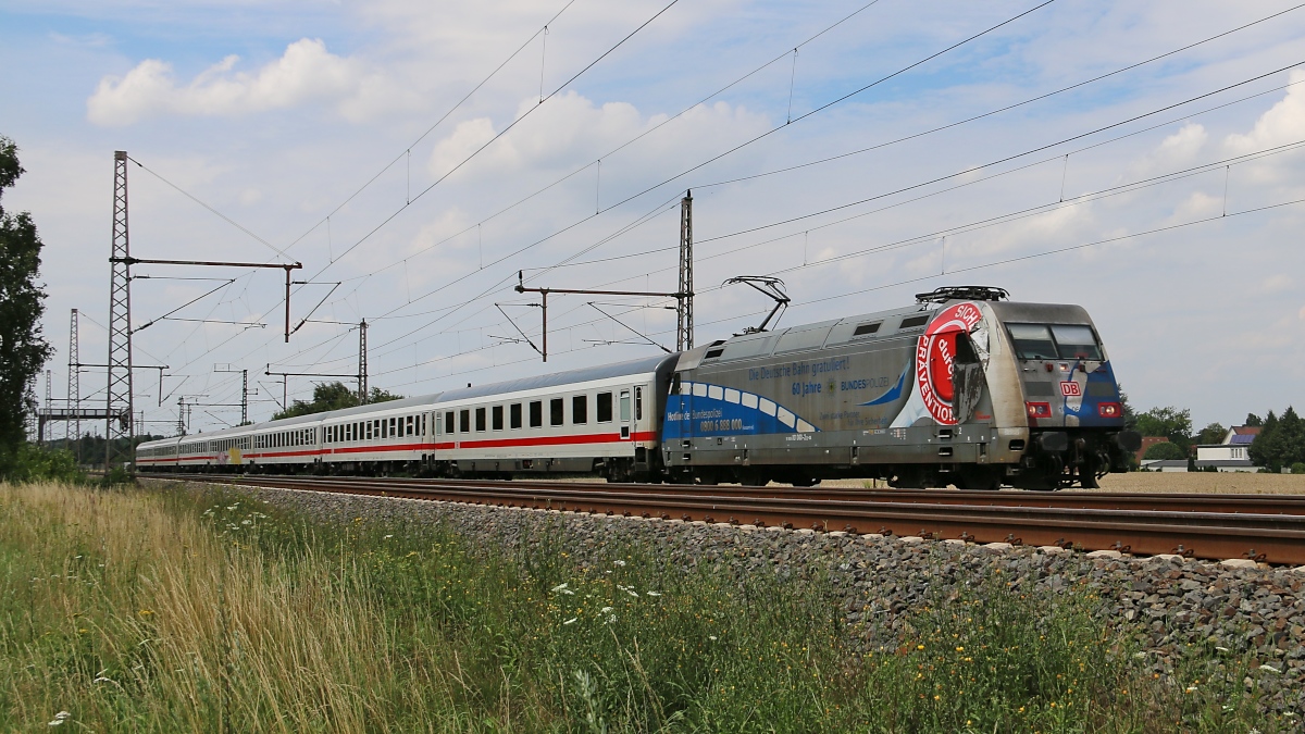 101 060-2 mit IC in Richtung Hannover Hbf. Aufgenommen in Dedensen-Gümmer am 24.07.2015.