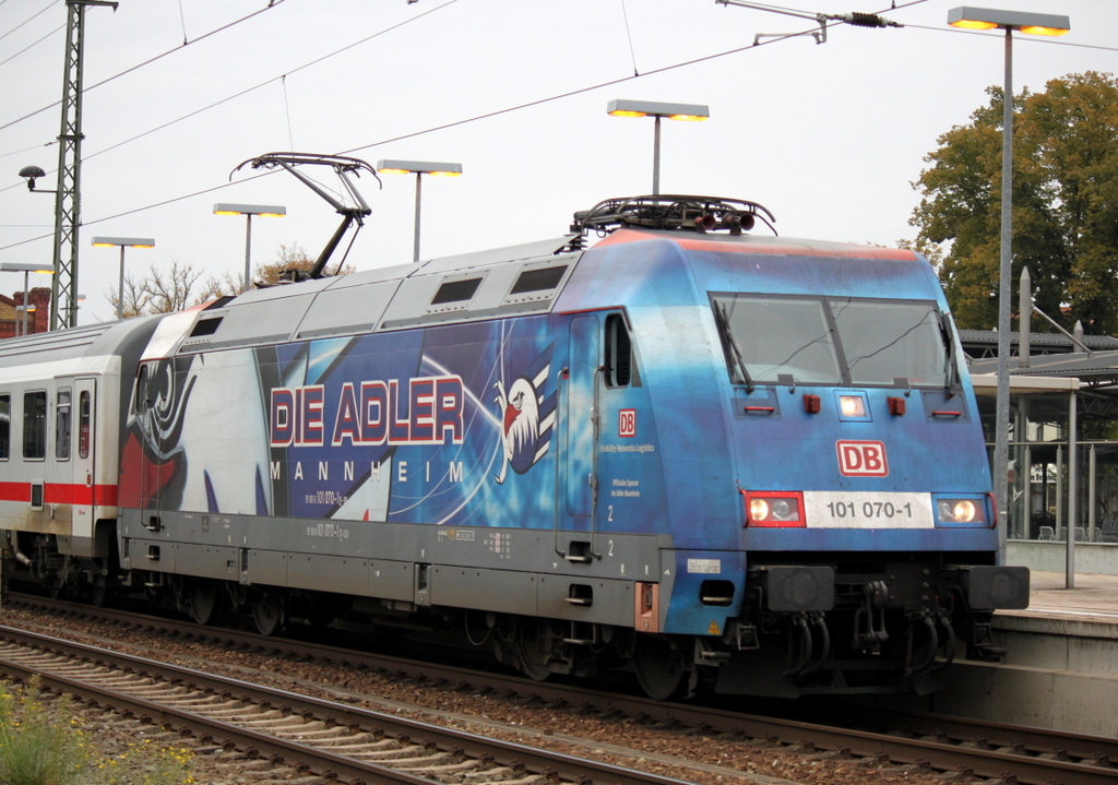 101 070-1 mit IC 2388 von Frankfurt(Main)Hbf nach Stendal im Bahnhof Stendal.05.10.2013 

