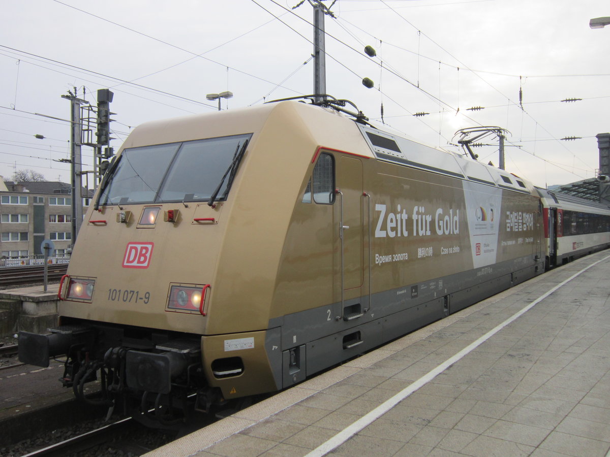 101 071-9 Zeit für Gold am EC7 von Hamburg nach Interlaken in Köln Hbf am 19.2.2018