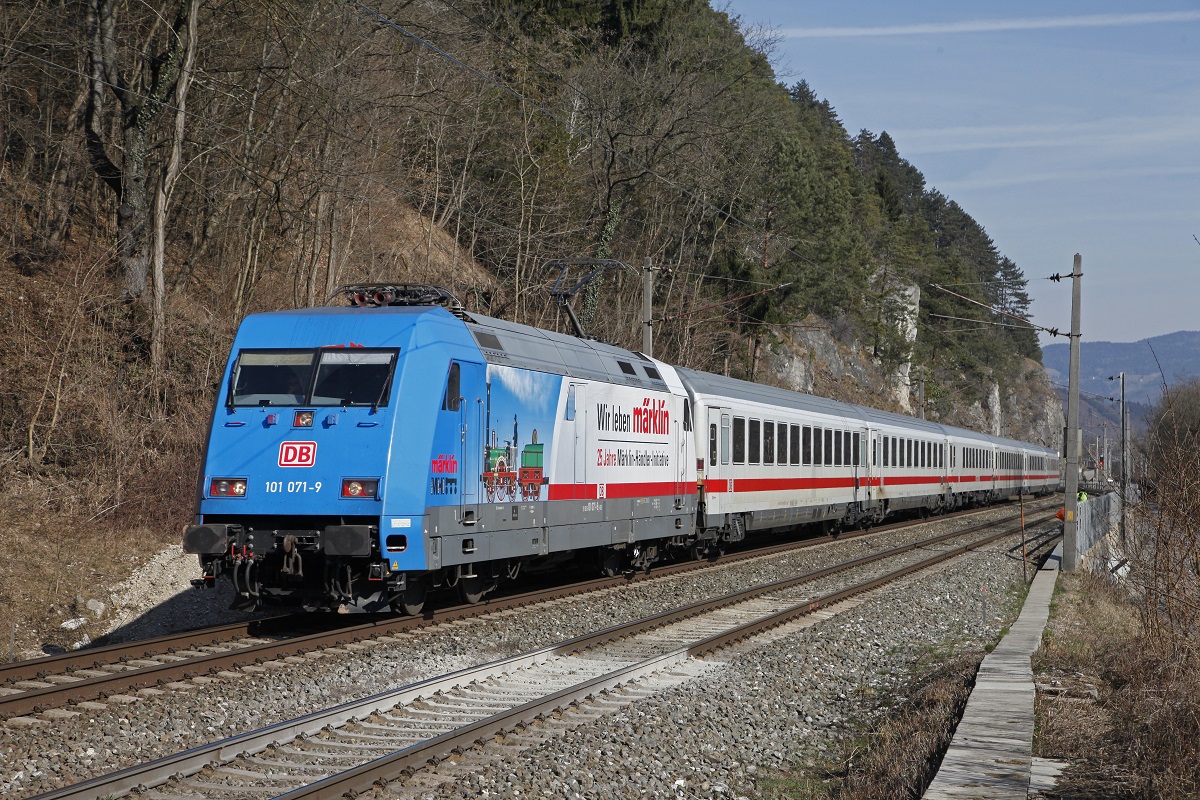 101 071 (Märklin) mit IC719 bei Stübing am 9.03.2015.