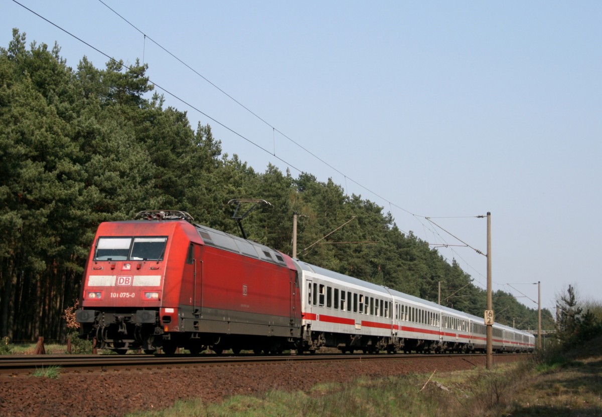 101 075 mit IC 1805  Urlaubsexpress Mecklenburg-Vorpommern  (Ostseebad Binz–Kln Hbf) am 11.04.2009 zwischen Maschen Rbf und Jesteburg